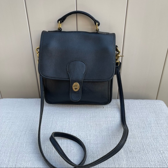 Coach Handbags - COACH VINTAGE STATION BLACK LEATHER CROSSBODY